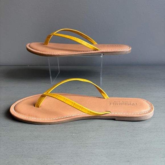 Cushionaire Women's Memory Foam Tan Yellow Flip Flop Thong Sandals Sz 8 Summer - Picture 6 of 8